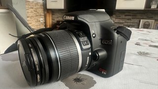 Canon EOS 500D (Rebel T1i) + Objetivo 18-55 IS + B