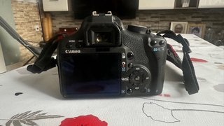 Canon EOS 500D (Rebel T1i) + Objetivo 18-55 IS + B