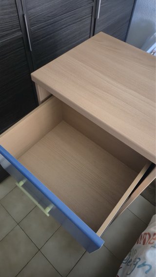 Escritorio infantil con cómoda