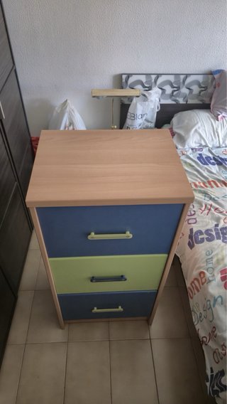Escritorio infantil con cómoda