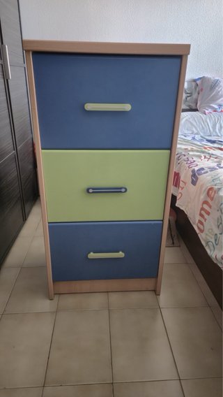 Escritorio infantil con cómoda