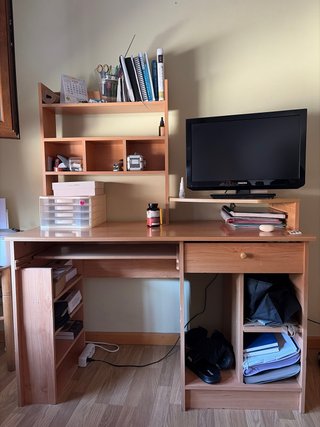 Escritorio de madera para ordenador
