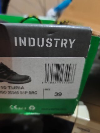Zapatos de trabajo negros y amarillos
