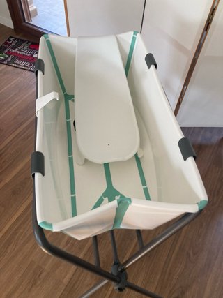 Bañera Stokke para bebé con cuchara