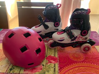 Patines y casco infantil Oxelo talla 28-30