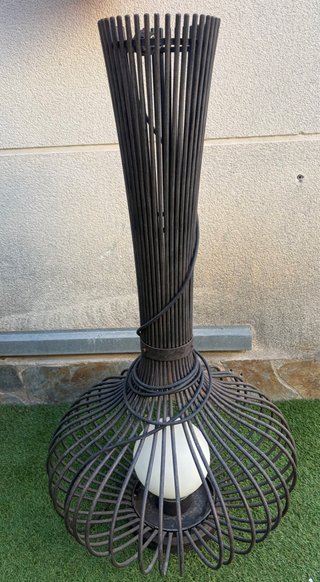 Lámpara de jardín metálica