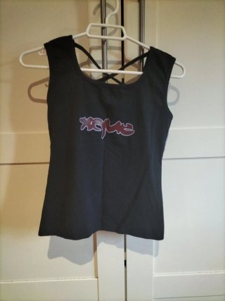 Camiseta Xque Negra Tirantes Cruzados