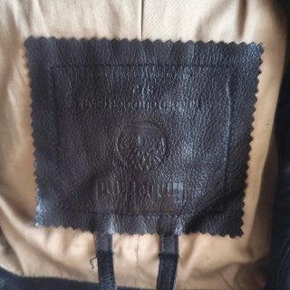 Cazadora de cuero Timberland marrón.
