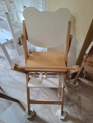 Trona de madera maciza con diseño de osito