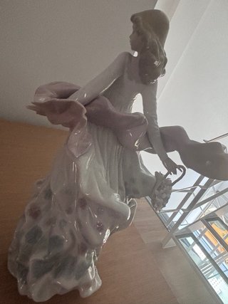 Figura Lladro Mujer Cesta Flores