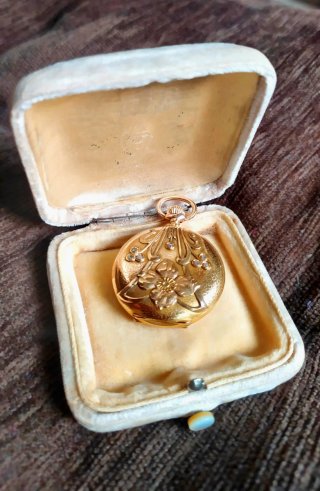 Reloj de bolsillo Longines antiguo de mujer. 1903