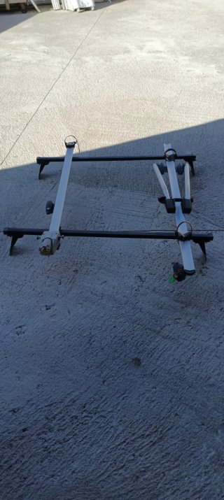 Barras de techo +    2 portabicicletas.