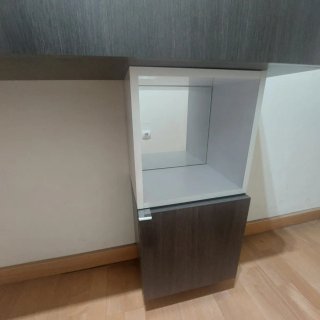 Recibidor moderno con espejo