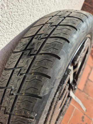 Rueda de repuesto temporal