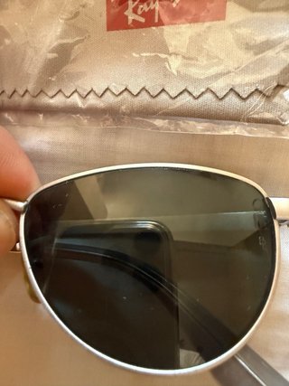 Gafas de sol Ray-Ban plateadas y negras