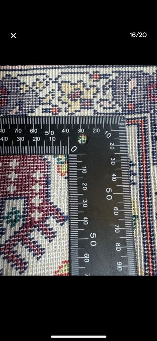 Piccolo tappeto di seta con motivo floreale