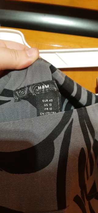 Falda H&M vuelo Talla 40 Gris y Negro sin uso