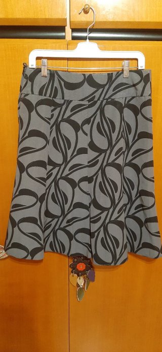 Falda H&M vuelo Talla 40 Gris y Negro sin uso