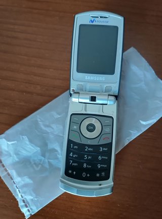 Samsung SGH-Z240 Rojo/Blanco - Caja y Accesorios