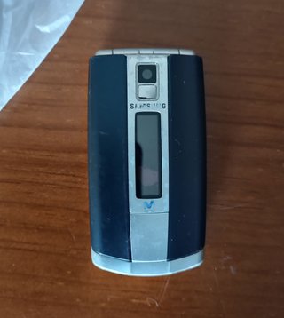 Samsung SGH-Z240 Rojo/Blanco - Caja y Accesorios