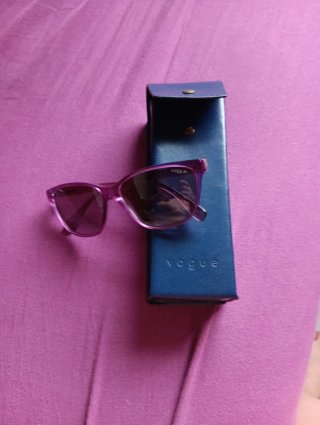 Gafas de sol Vogue moradas