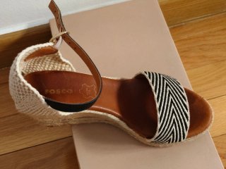 Alpargata cuña negra y beige. Talla 36