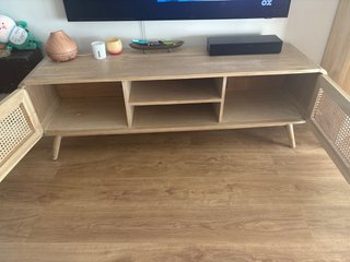 Mobile TV vintage in legno e rattan