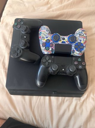 PlayStation 4 con mandos