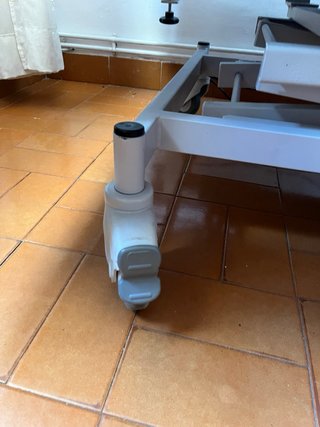 Letto elettrico articolato per anziani e materassino