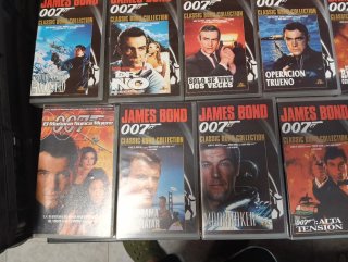 Lote 7 - 29 Cintas VHS James Bond 007