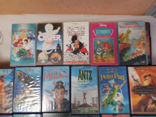 Lote 9 - 29 Cintas VHS Disney Clásicos