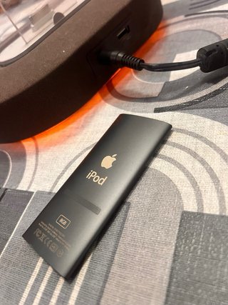 Altavoz Philips DS1200/12 + iPod Nano 4 8GB