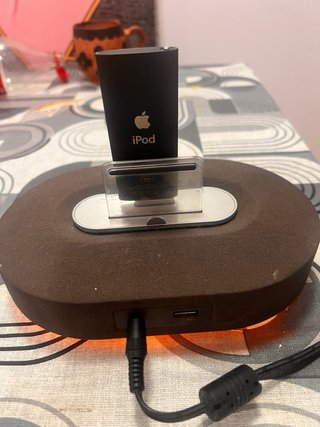 Altavoz Philips DS1200/12 + iPod Nano 4 8GB