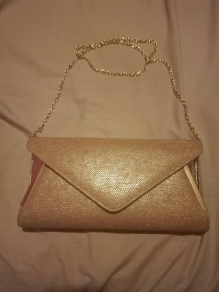 Cartera de mano dorada