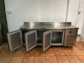 Bajo mostrador 3 puertas acero inoxidable