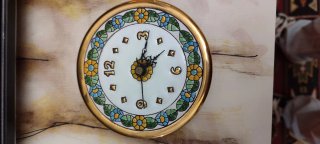 Reloj de cuerda seco decorado