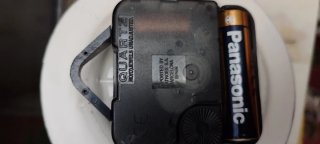 Reloj de cuerda seco decorado