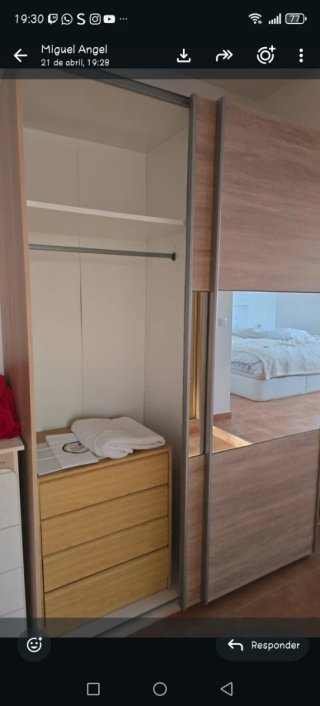 Armadio a porte scorrevoli in legno