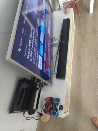 Mueble bajo TV blanco y madera