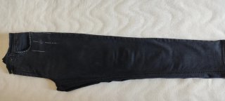 Vaqueros negros slim talle medio