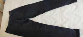 Vaqueros negros slim talle medio