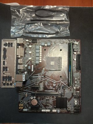 Ryzen 5 4600G + Gigabyte A520M H + 16GB DDR4 3200