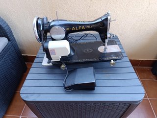 Máquina de coser Alfa eléctrica con pedal
