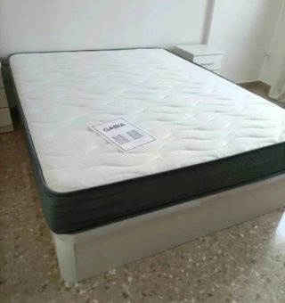 Canapé abatible de madera y tela