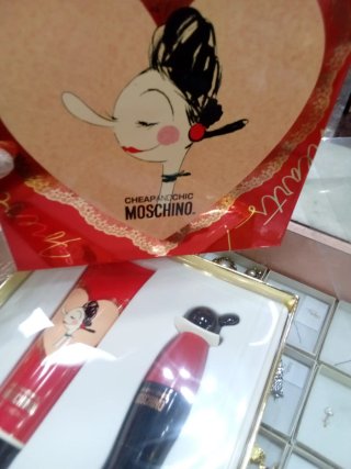 Set Moschino