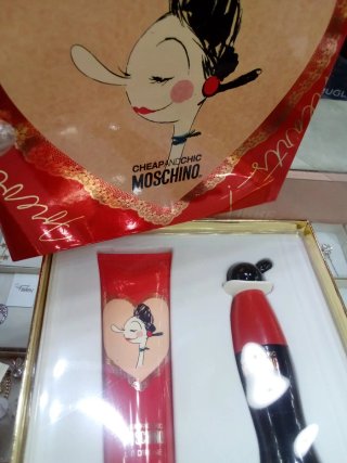 Set Moschino