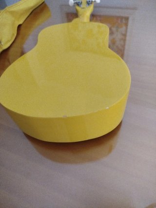 Ukelele Soprano Amarillo Maul con Funda