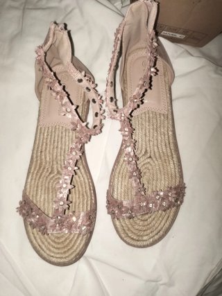 Sandalias planas rosas con flores talla 39