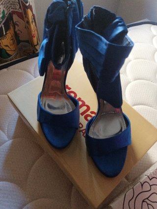 Zapatos de tacón azul, rosa y plateado 12€ unidad