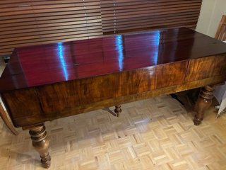 Antiguo pianoforte de mesa